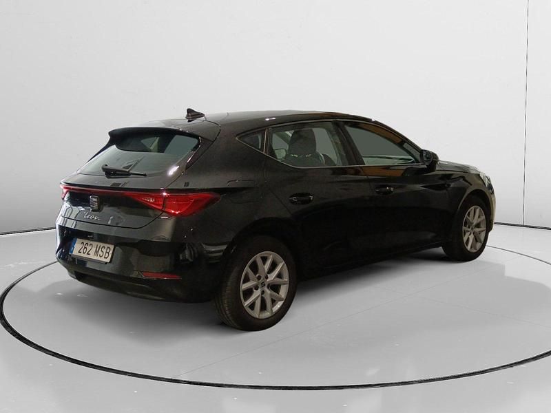 Usado Seat Leon Style 111 CV (81 kW) 2024 Negro Utilitario