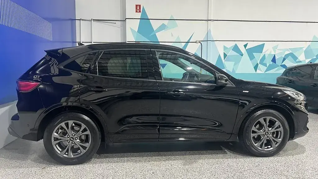 Usado Ford Kuga ST-Line 150 CV (110 kW) 2022 Negro agate (metalizado) SUV