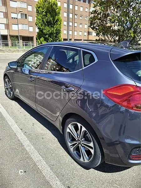 Usado Kia Ceed GT 136 CV (100 kW) 2017 Gris / plata Berlina