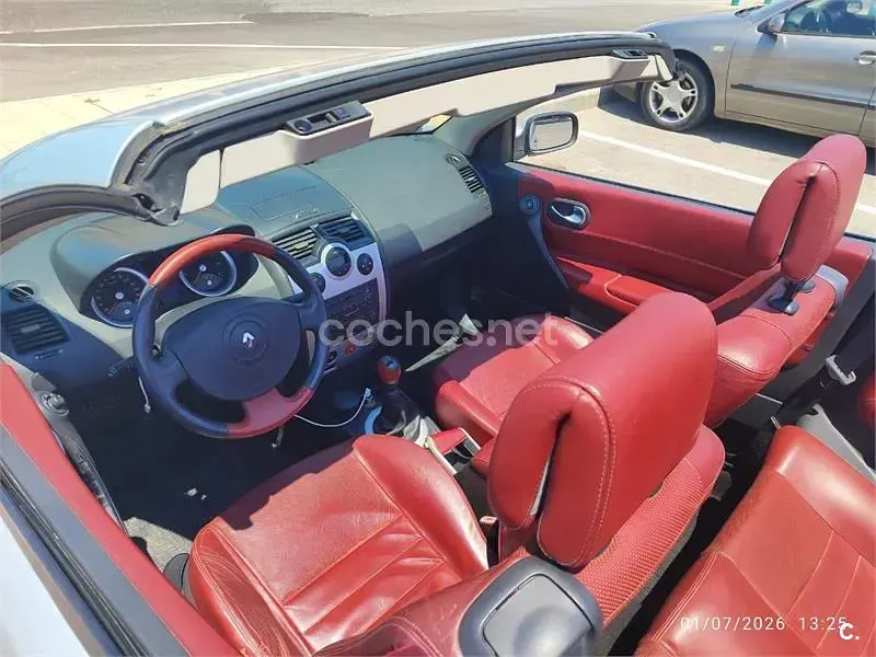Usado Renault Mégane Cabriolet Dynamique 136 CV (100 kW) 2004 Gris / plata Descapotable