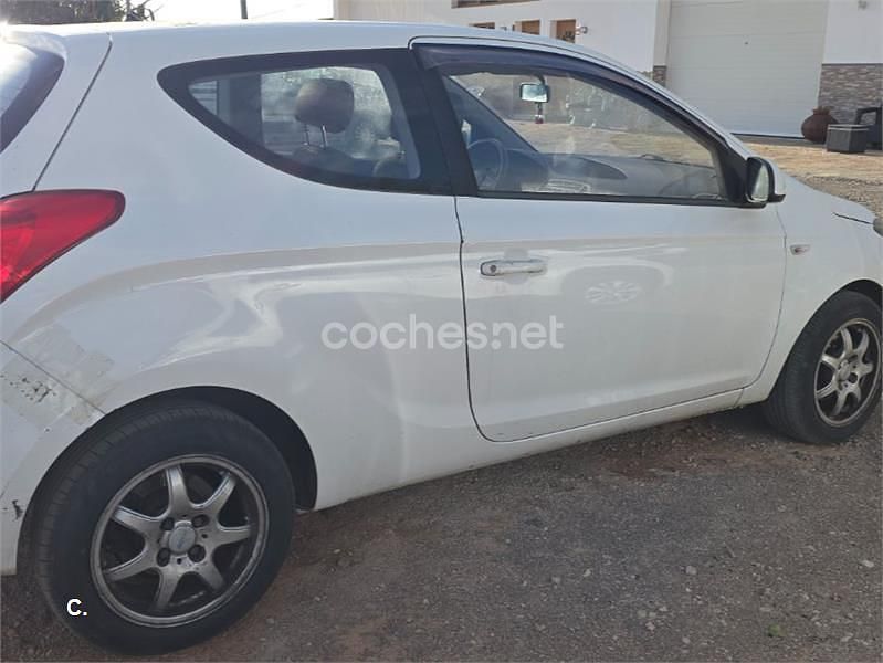 Usado Hyundai i20 Base 78 CV (57 kW) 2012 Blanco Utilitario