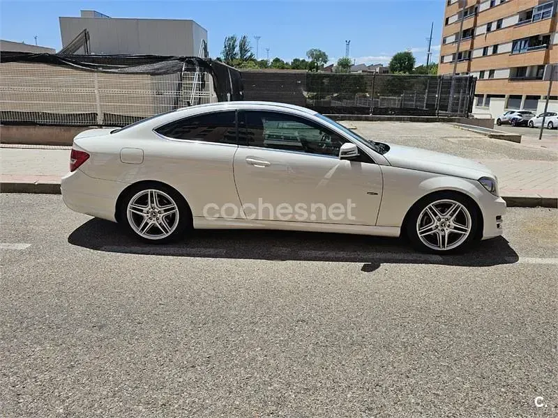 Usado Mercedes C220 170 CV (125 kW) 2011 Blanco Coupe