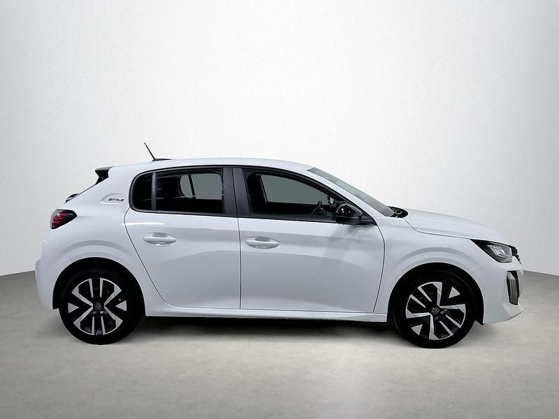 Usado Peugeot 208 Style 101 CV (74 kW) 2024 Blanco Utilitario