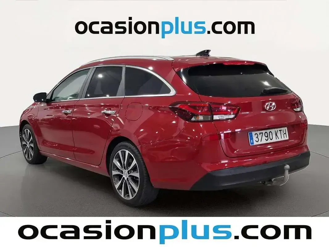 Usado Hyundai i30 Style 140 CV (102 kW) 2019 Rojo Familiar