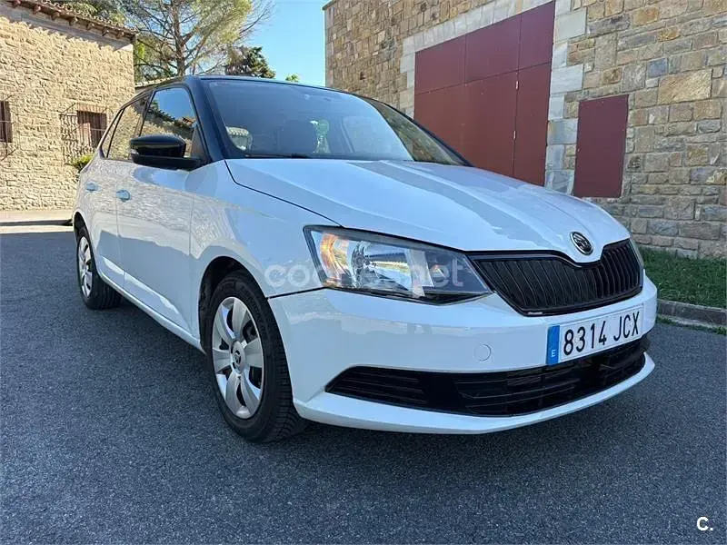Usado Skoda Fabia Style 90 CV (66 kW) 2015 Blanco Berlina
