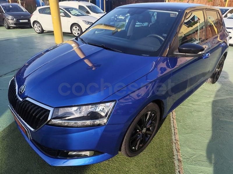 Usado Skoda Fabia Ambition 95 CV (69 kW) 2021 Azul Berlina