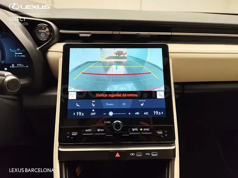 Usado Lexus LBX 136 CV (100 kW) 2025 Rojo SUV
