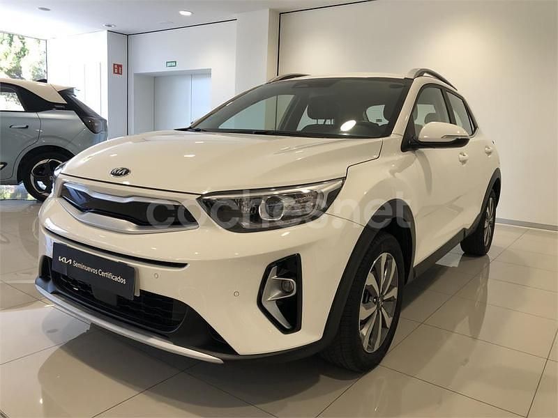 Usado Kia Stonic 84 CV (61 kW) 2021 Negro SUV