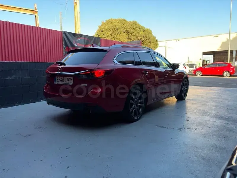 Usado Mazda 6 Style 150 CV (110 kW) 2016 Granate Familiar