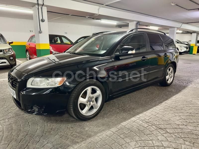 Negro Usado 2017 Volvo V50 Momentum Familiar | 9999 € (Super precio) - Imagen 1/4