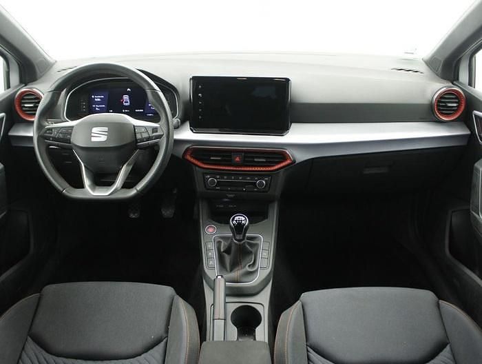 Usado Seat Ibiza FR 115 CV (84 kW) 2025 Blanco Utilitario