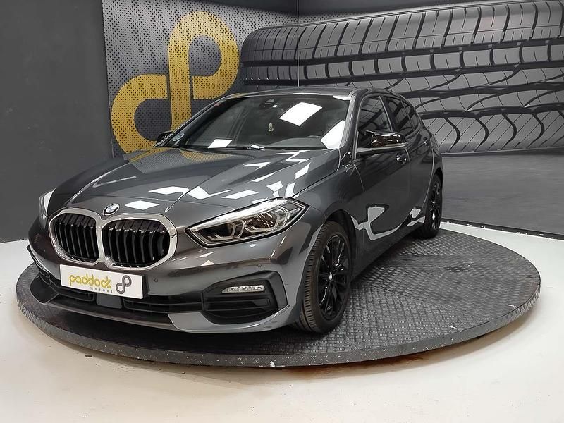 Gris / plata Usado 2021 BMW 118 Utilitario | 21.500 € (Precio justo) - Imagen 1/4