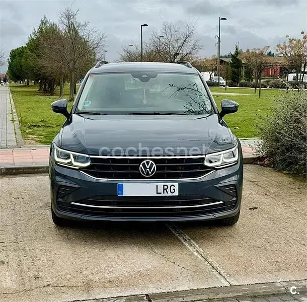 Usado VW Tiguan Life 150 CV (110 kW) 2022 Gris / plata SUV