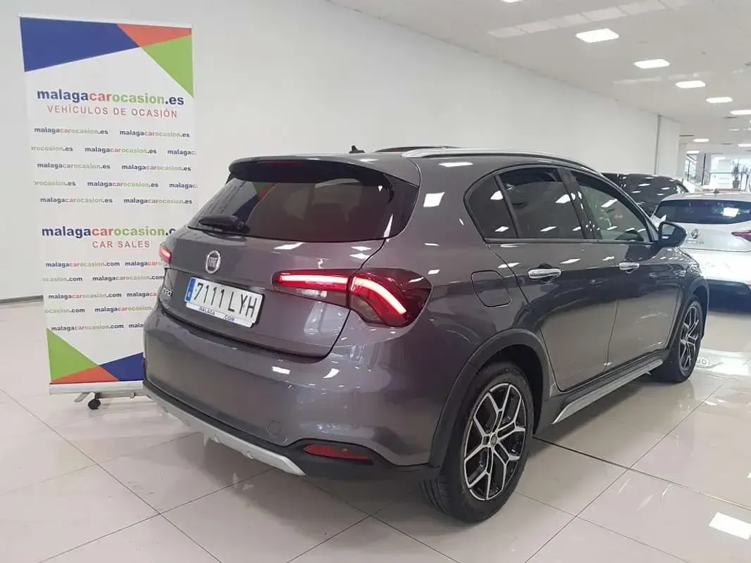 Usado Fiat Tipo Cross 99 CV (72 kW) 2022 Gris Utilitario
