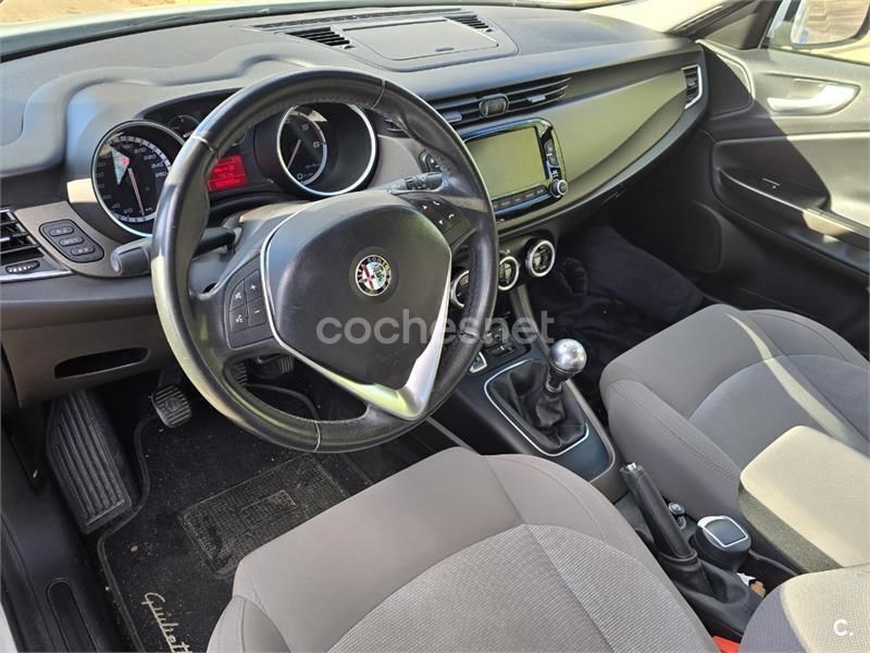 Blanco Usado 2016 Alfa Romeo Giulietta Distinctive Utilitario | 10.900 € (Un poco caro) - Imagen 1/4