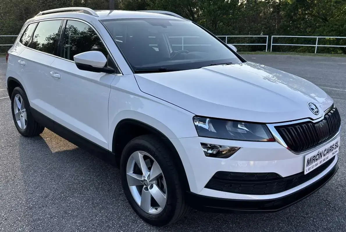 Usado Skoda Karoq Ambition 150 CV (110 kW) 2021 Blanco SUV