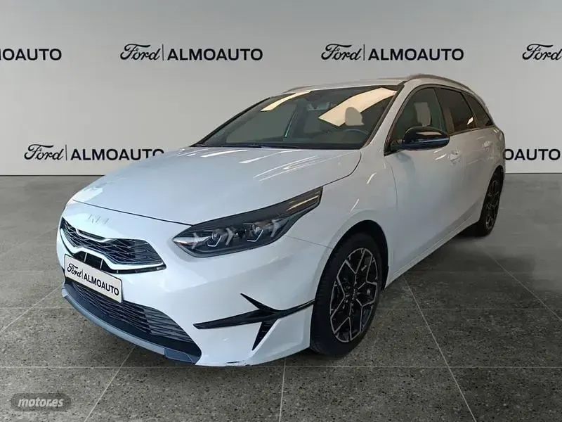Usado Kia Ceed Sportswagon Style 100 CV (73 kW) 2025 Blanco Familiar