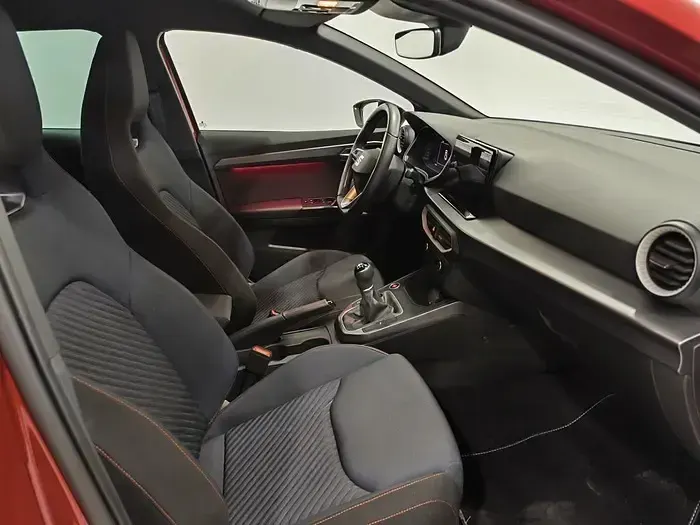 Usado Seat Ibiza FR 115 CV (84 kW) 2024 Rojo Utilitario