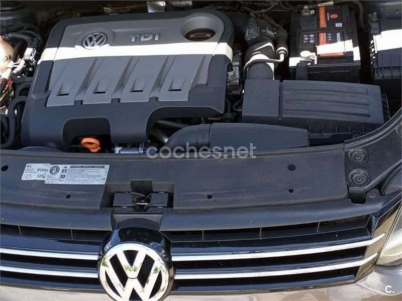 Usado VW Touran Advance 105 CV (77 kW) 2011 Marrón Monovolumen
