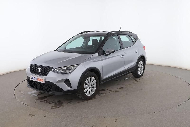 Usado Seat Arona Style 110 CV (80 kW) 2024 Gris SUV