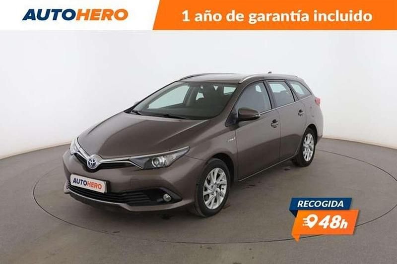 Usado Toyota Auris Hybrid Business Edition 136 CV (100 kW) 2018 Gris Utilitario