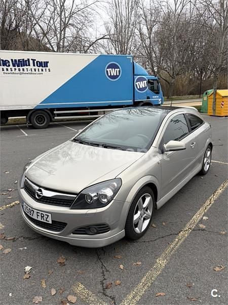 Usado Opel Astra GTC Sport 120 CV (88 kW) 2007 Amarillo Berlina