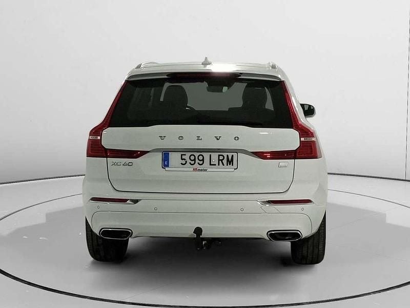 Usado Volvo XC60 R-Design 256 CV (188 kW) 2021 Plateado SUV