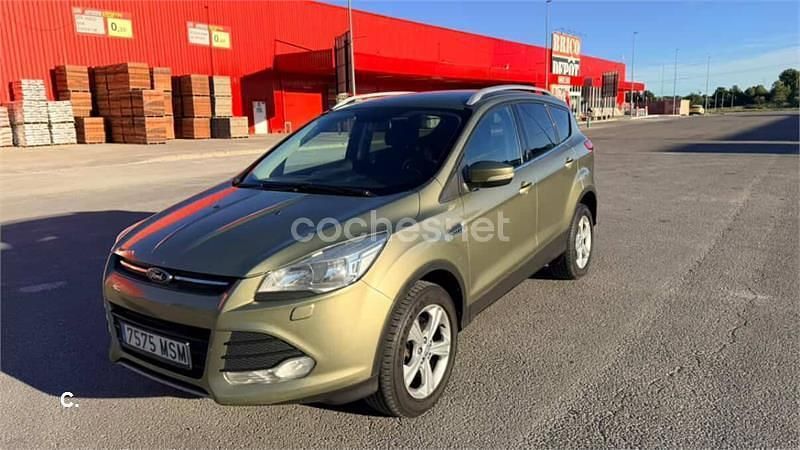 Gris / plata Usado 2015 Ford Kuga Titanium SUV | 9700 € (Buen precio) - Imagen 1/4