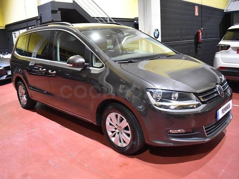 Usado VW Sharan Advance 150 CV (110 kW) 2019 Gris / plata Monovolumen