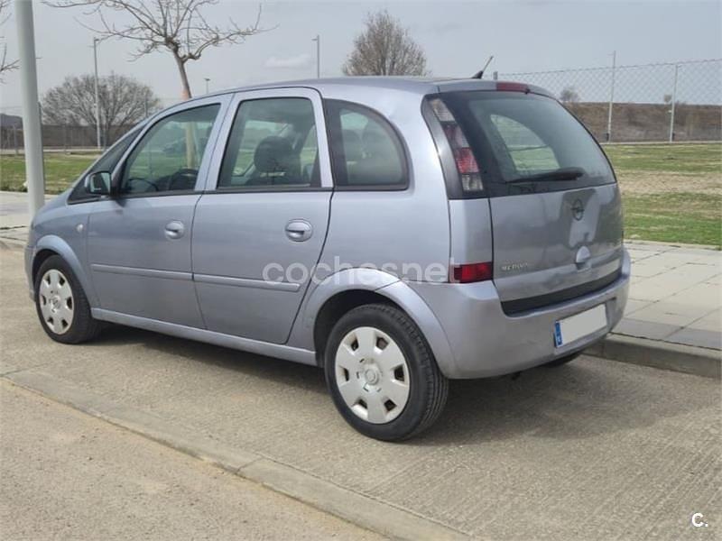 Usado Opel Meriva Cosmo 100 CV (73 kW) 2008 Gris / plata Monovolumen