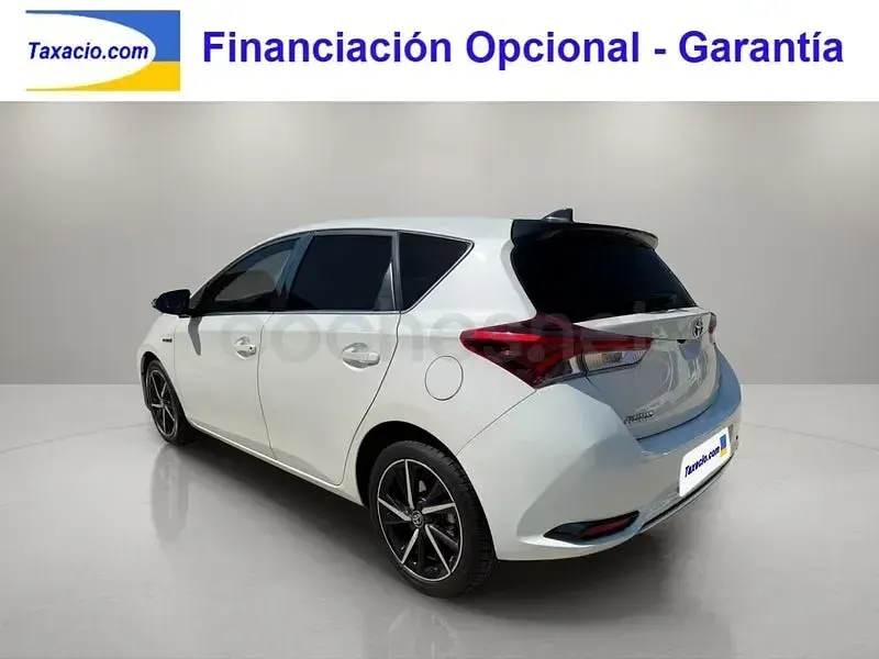 Usado Toyota Auris Hybrid Edition 136 CV (100 kW) 2019 Blanco Berlina