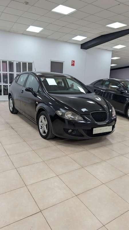 Usado Seat Leon Sport 105 CV (77 kW) 2007 Negro Utilitario
