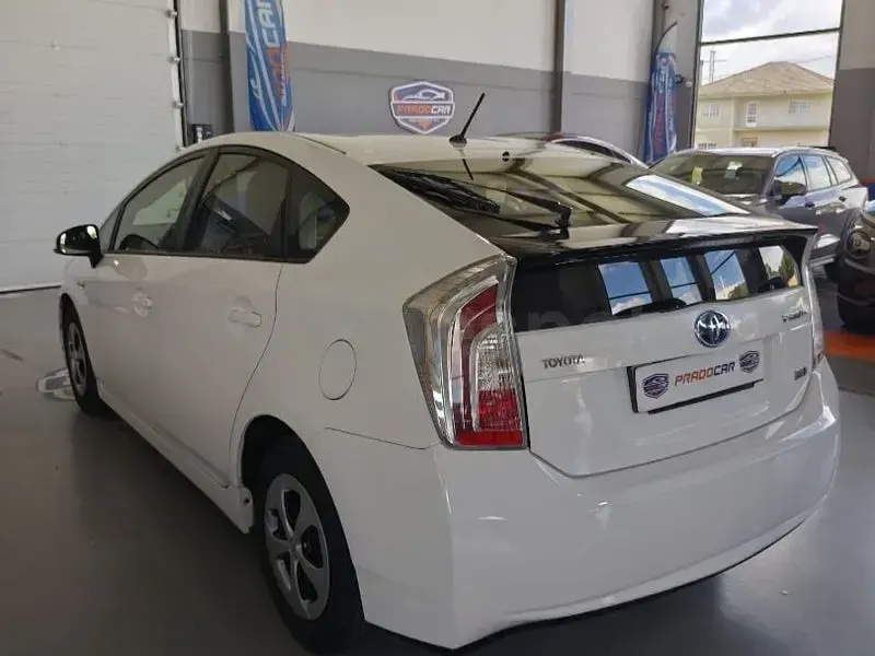 Usado Toyota Prius Advance 136 CV (100 kW) 2015 Blanco Berlina