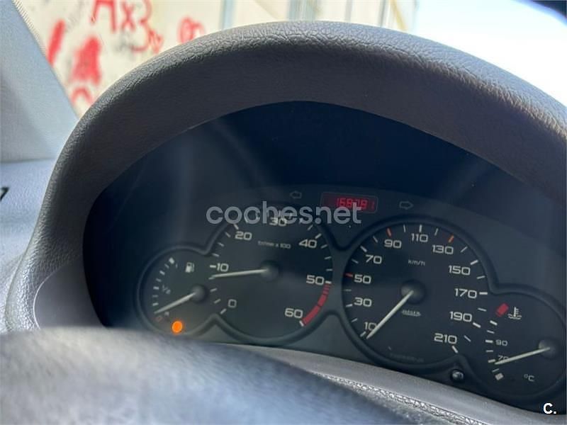 Usado Peugeot 206 70 CV (51 kW) 1999 Azul Utilitario