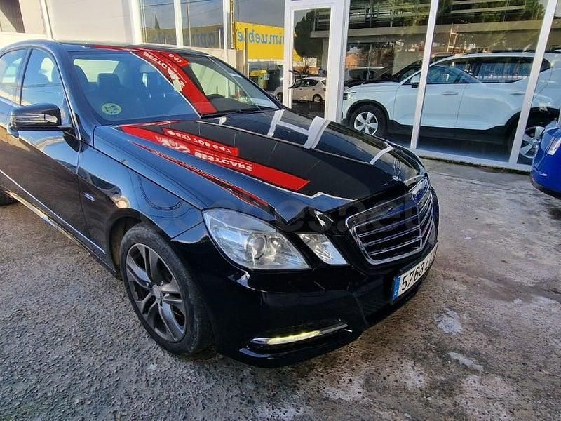 Usado Mercedes E250 Avantgarde 204 CV (150 kW) 2010 Negro Familiar