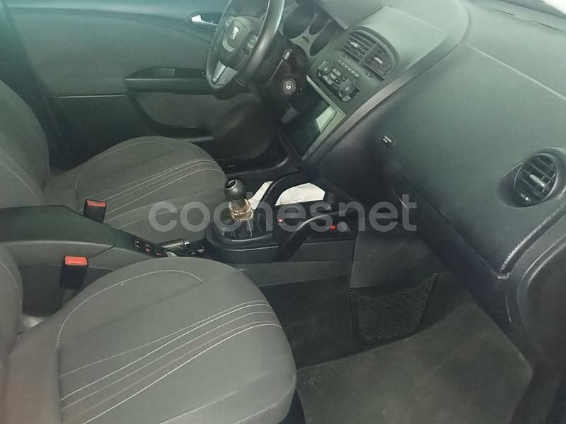 Usado Seat Altea I-Tech 105 CV (77 kW) 2014 Rojo Monovolumen
