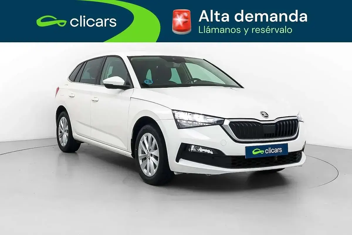 Usado Skoda Scala Ambition 110 CV (80 kW) 2023 Blanco Utilitario