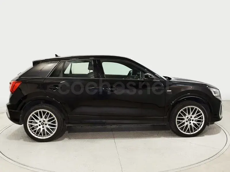 Usado Audi Q2 Ambiente 150 CV (110 kW) 2025 Negro SUV