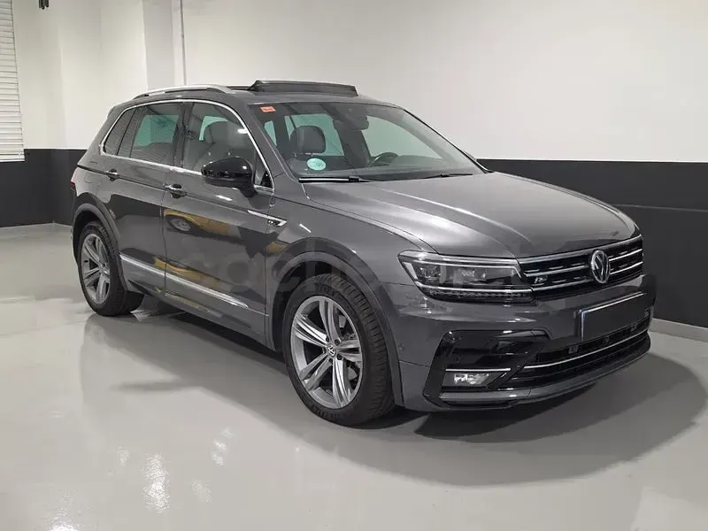 Usado VW Tiguan Sportline 150 CV (110 kW) 2019 Gris / plata SUV