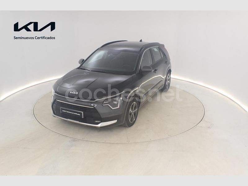 Gris / plata Usado 2024 Kia Niro SUV | 29.699 € (Caro) - Imagen 1/4