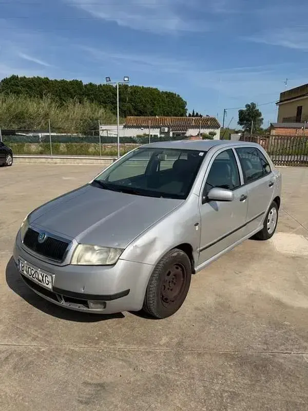 Usado Skoda Fabia Classic 68 CV (50 kW) 2000 Gris Utilitario