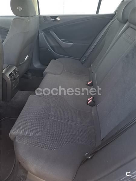 Usado VW Passat Highline 140 CV (102 kW) 2007 Gris / plata Berlina