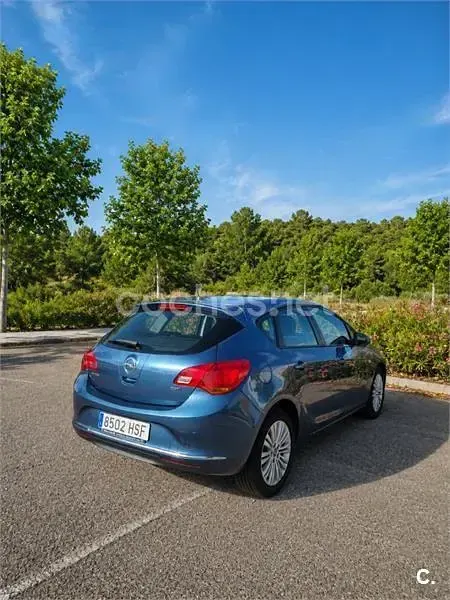 Usado Opel Astra Excellence 110 CV (80 kW) 2013 Azul Berlina