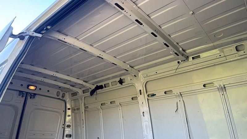 Usado Iveco Daily 116 CV (85 kW) 2017 Blanco Berlina