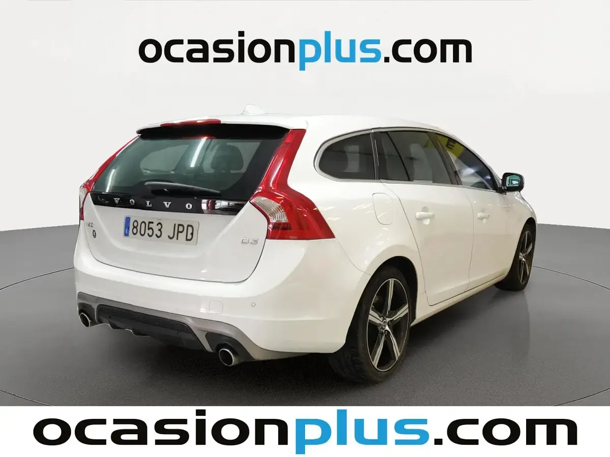 Usado Volvo V60 R-Design Momentum 150 CV (110 kW) 2016 Blanco Familiar