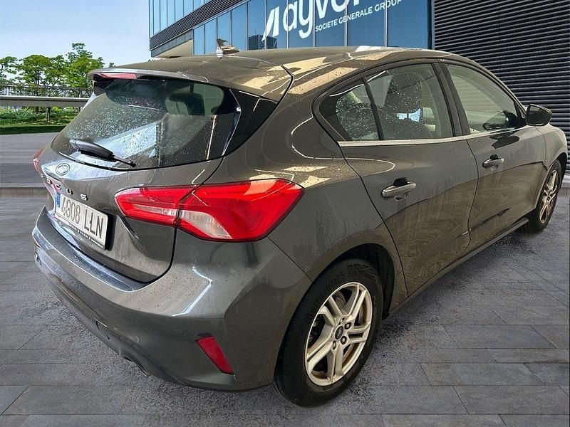 Usado Ford Focus Trend+ 120 CV (88 kW) 2020 Gris Berlina