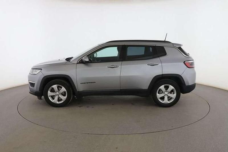 Usado Jeep Compass Night Eagle 121 CV (88 kW) 2019 Gris / plata SUV