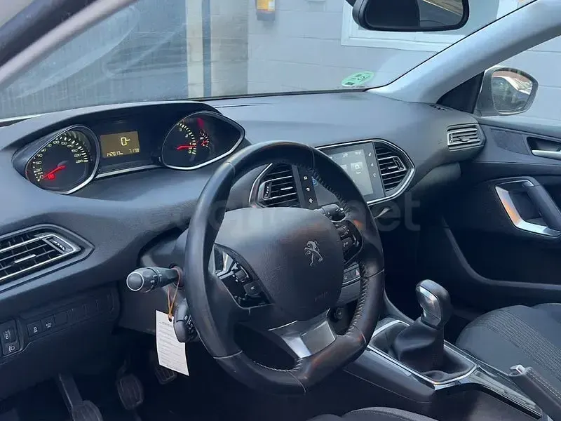 Usado Peugeot 308 Active 110 CV (80 kW) 2015 Blanco Berlina