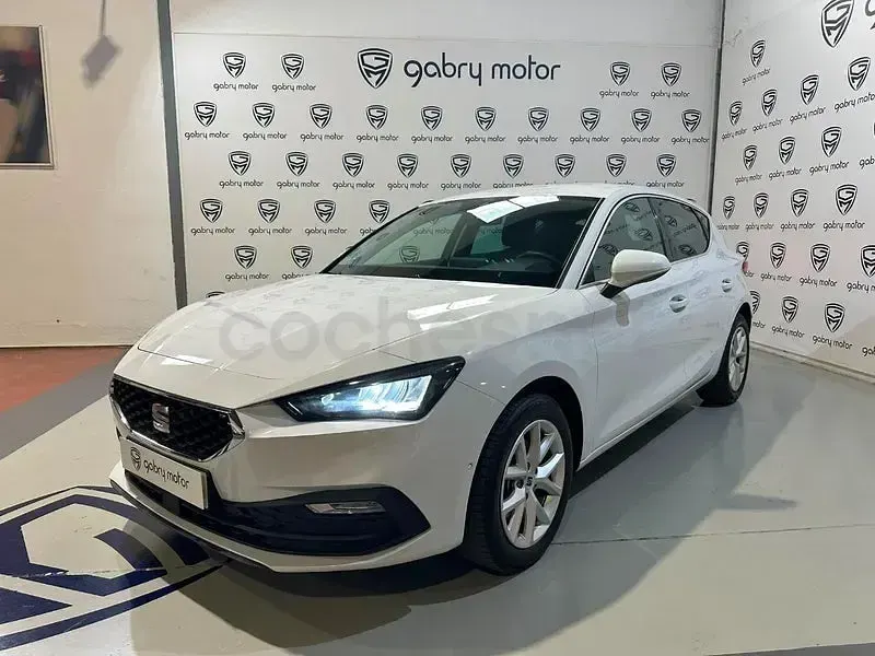 Usado Seat Leon Style 116 CV (85 kW) 2025 Blanco Berlina