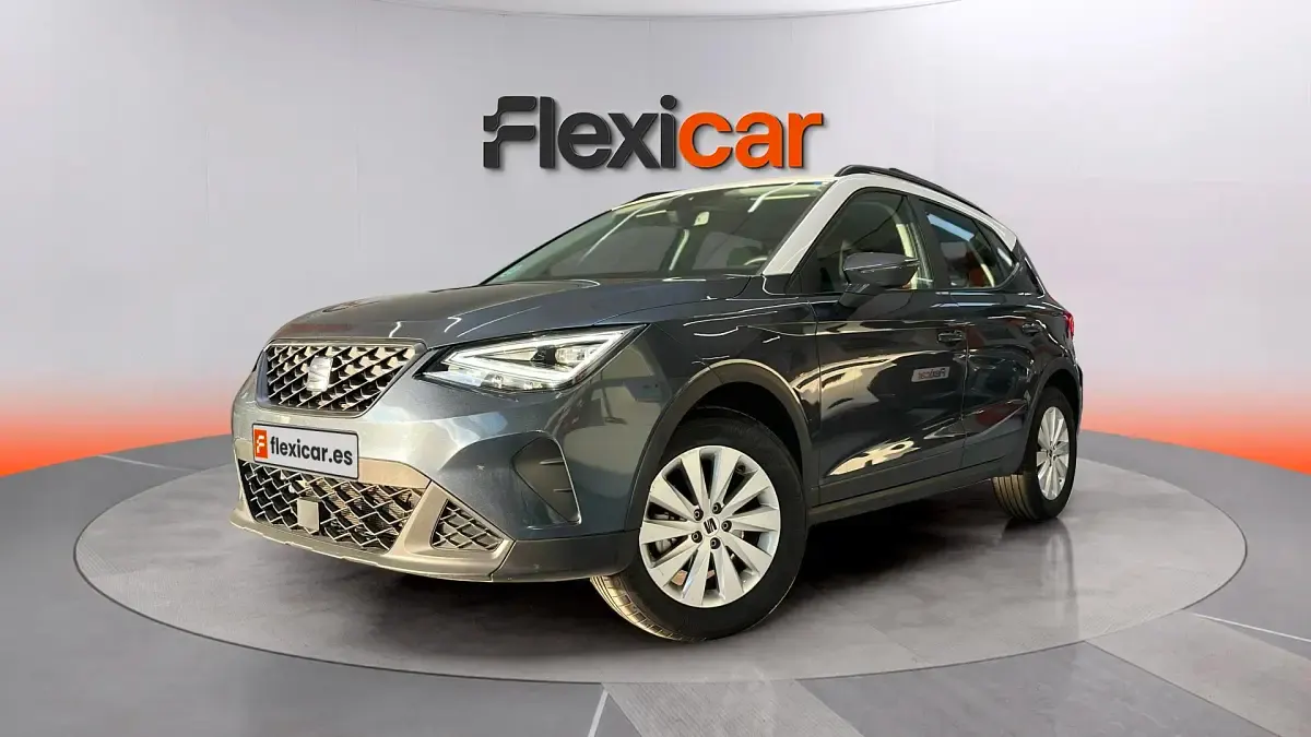 Usado Seat Arona Reference 95 CV (69 kW) 2023 Gris SUV